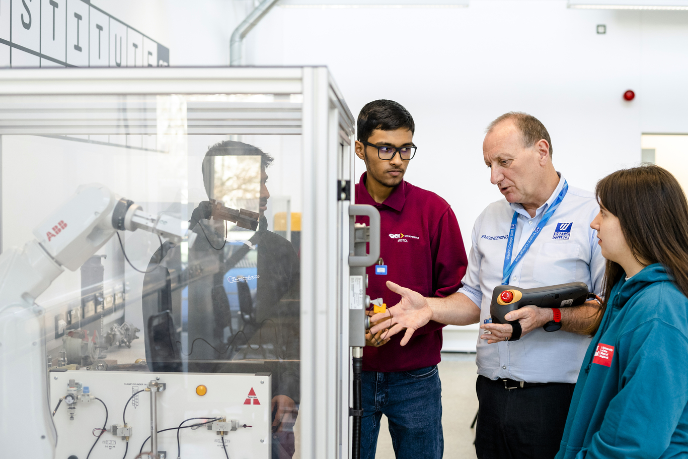 Tutor showing how equipent works in engineering classroom