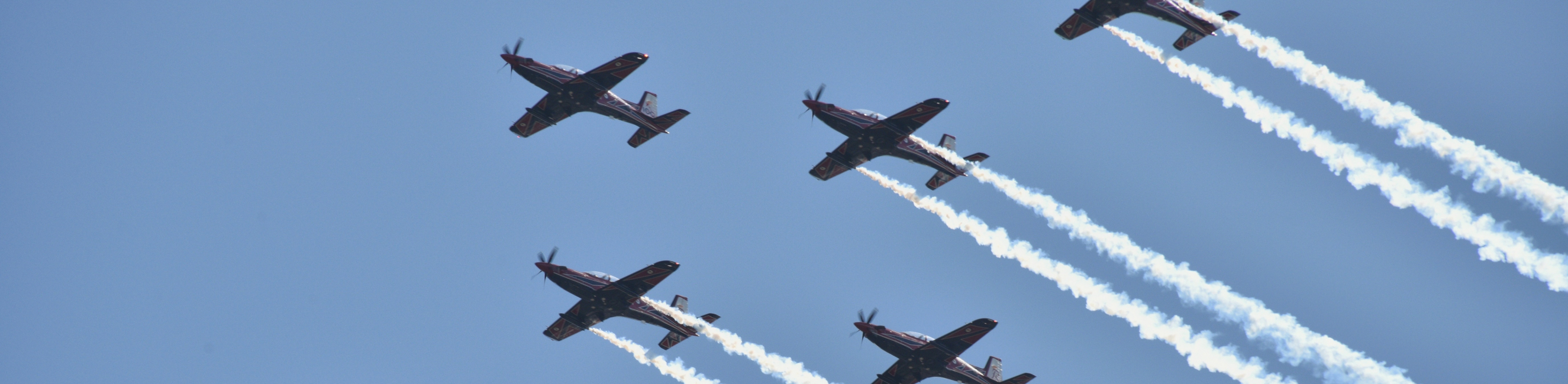 5 airplanes flying in the sky