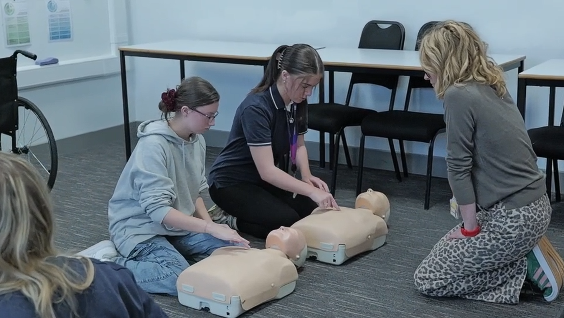 2 Students practicing CPR on a dummy