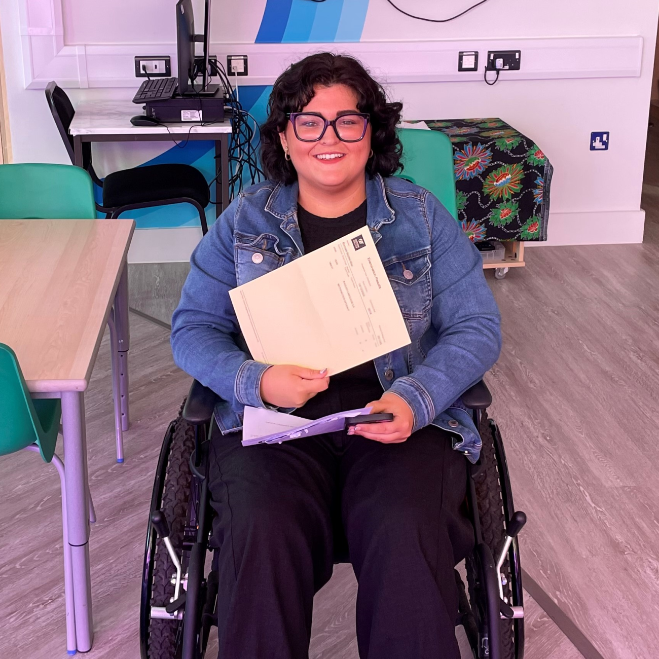 Baylee collecting her GCSE grades