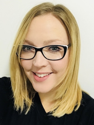 Laura's headshot